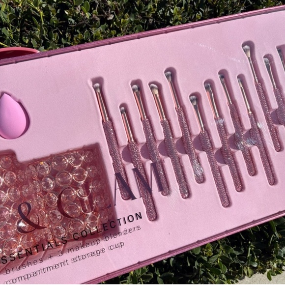 VIRAL Glitz and Glam Brush set in Pink Rhinestone - Picture 6 of 9
